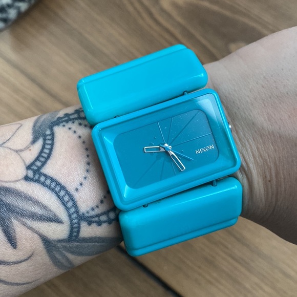 Nixon Vegas Watchin Teal - Picture 2 of 2